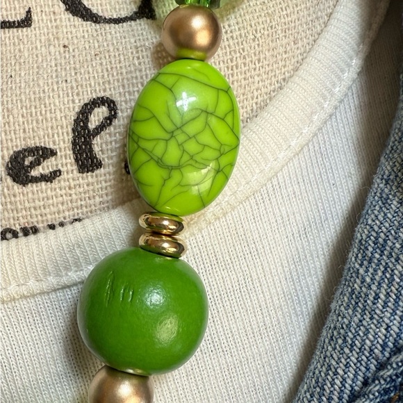 Alquimia Green and Gold Necklace - Picture 5 of 5